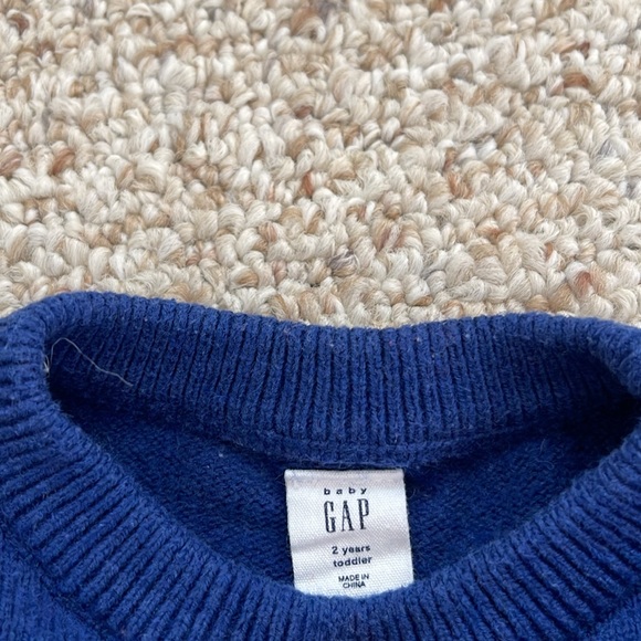 2T GAP fire truck sweater - Picture 4 of 5